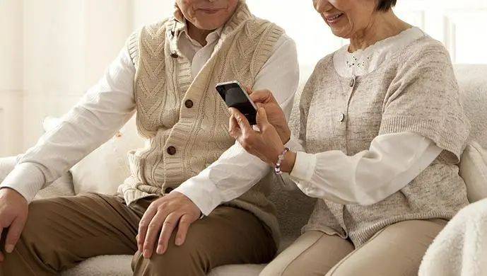老人日常用智能手机，还有哪些不便之处？